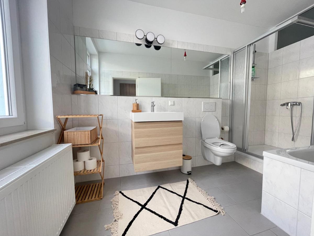 150Qm - 5 Rooms - Free Parking - Mallibase Apartments ฮันโนเวอร์ ภายนอก รูปภาพ